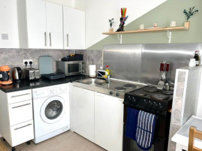 Comfortable and convenient 1-Bed Apart in Romford, Romford